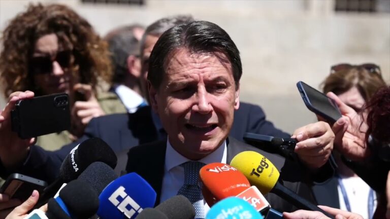 Conte: “Attivisti italiani deportati”