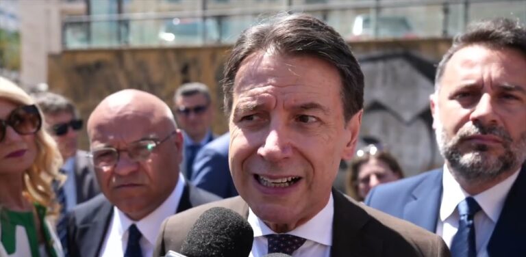 Conte: “Italiani schiacciati dai rincari”