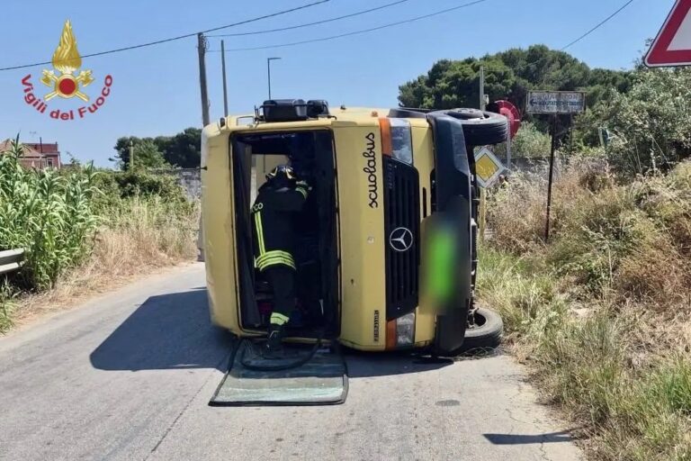Scontro auto-scuolabus a Mazara, migliorano le condizioni dei feriti. Dimessi 3 minori