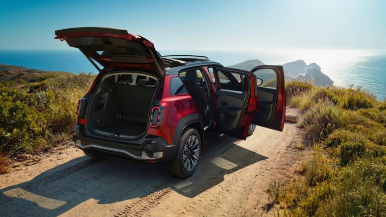 Renault 4 E-Tech Electric Plein Sud, elettrica a cielo aperto