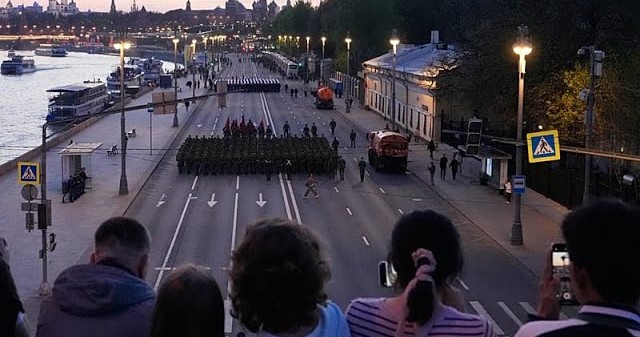 Mosca, i russi provano la parata del 9 maggio. Paura di attacchi ucraini