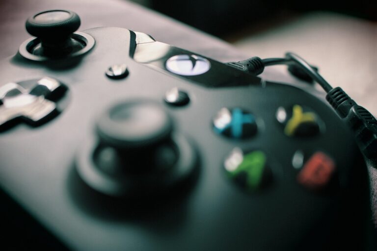 Microsoft corre con l’IA, ma Xbox frena: ricavi record e gaming in calo nel Q3 2026