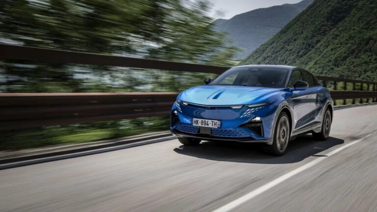 Aperti gli ordini della Alpine A390 GTS, sport fastback da 470 cv