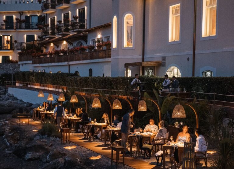 Taormina, riapre Brizza: il gusto del mare nelle sere d’estate torna sulla spiaggia di Villa Sant’Andrea