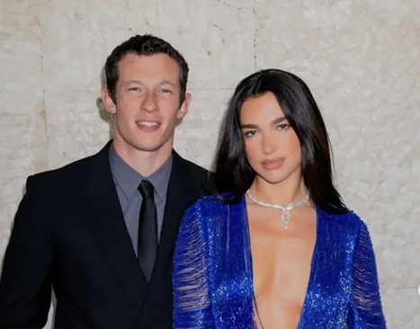 Taormina incanta Dua Lipa e Callum Turner: relax da sogno al San Domenico