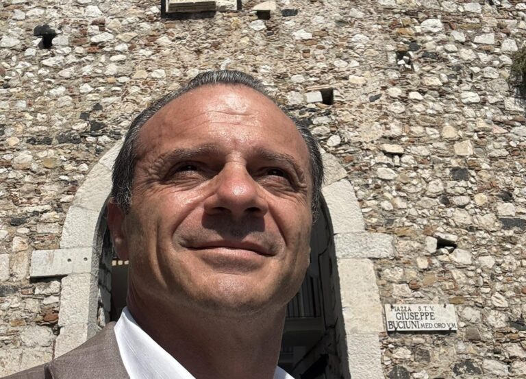 De Luca: “Sud chiama Nord all’1,5% nazionale nei sondaggi. Siamo sulla strada giusta”