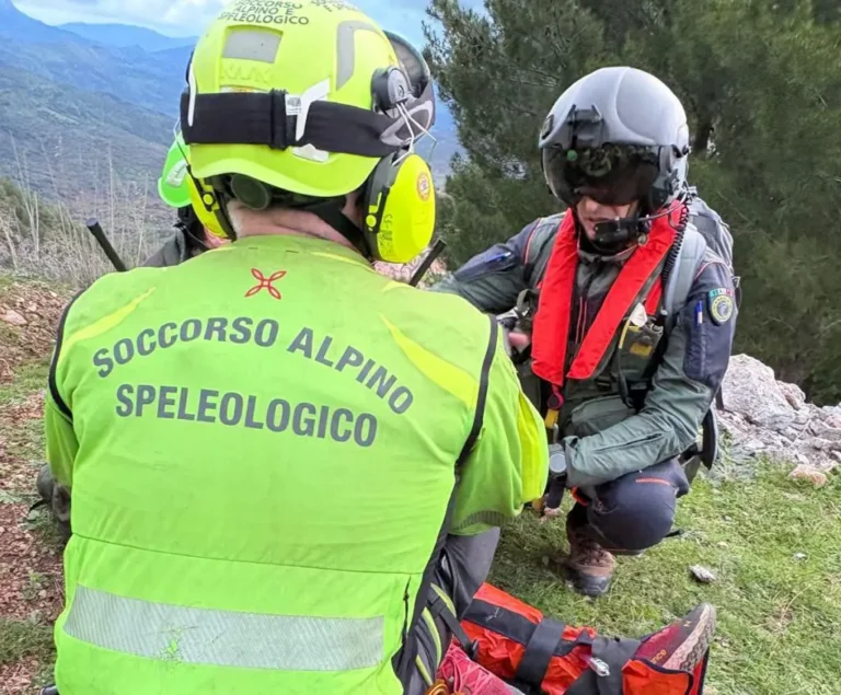 Salvato uno speleologo bloccato a 120 metri di profondità in Piemonte
