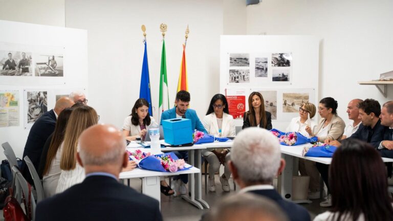 Naxos, Saglimbeni convoca il Consiglio: all’odg 6 debiti fuori bilancio