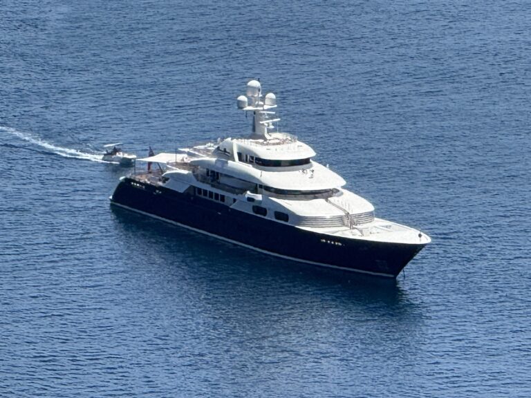 Lusso a Taormina, in rada lo yacht del magnate libanese Ali Ghandour Lusso a Taormina, in rada lo yacht del magnate libanese Ali Ghandour