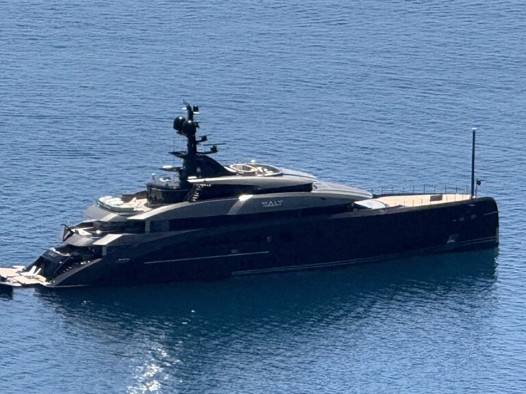 A Taormina il mega-yacht Salt: chi c’è a bordo del gioiello da 60 milioni