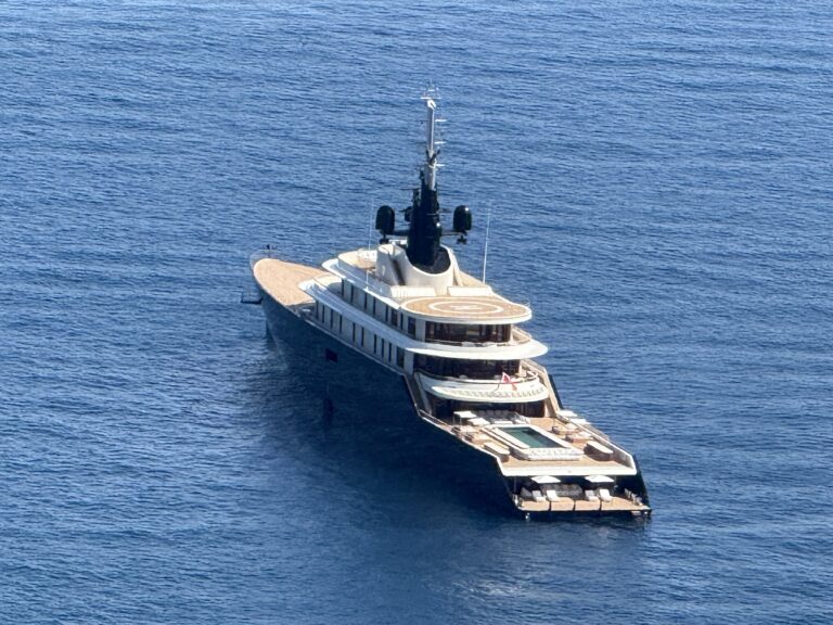 Lusso a Taormina, nella baia arriva il giga-yacht Zen da 200 milioni