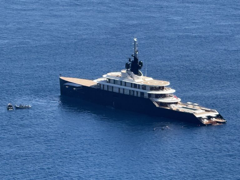 Una villa galleggiante a Taormina: è il superyacht Liva O da 250 mln