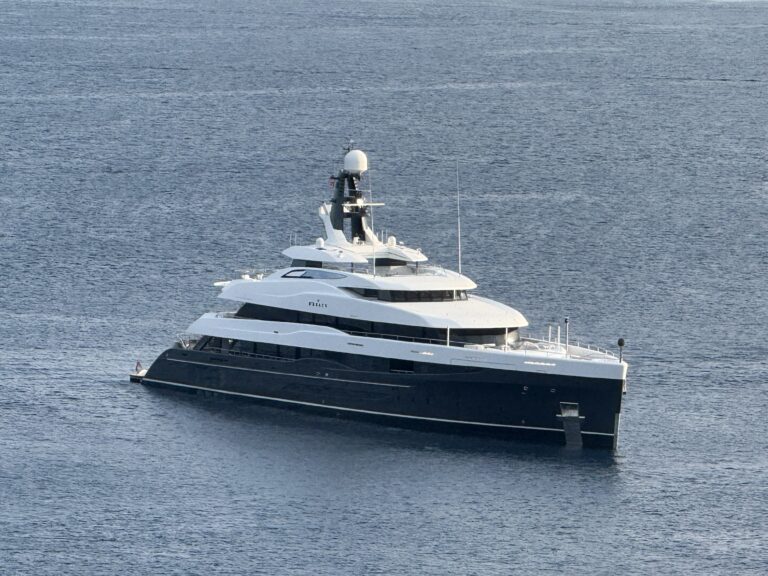 Michael Jordan sceglie ancora Taormina: il re del basket è tornato con il super-yacht M’Brace