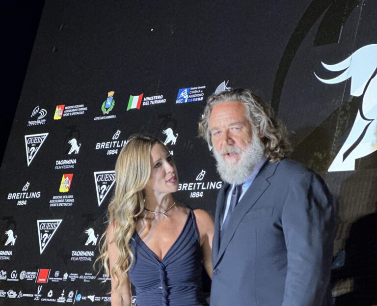 Russell Crowe: “Amo Taormina e la Sicilia. Vi incoraggio a seguire i vostri sogni” Russell Crowe: “Amo Taormina e la Sicilia. Vi incoraggio a seguire i vostri sogni”