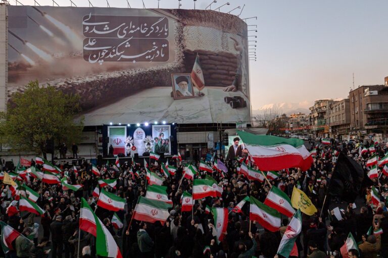 Iran, Pasdaran: “Mai smesso di produrre armi, tutte le opzioni sono aperte”
