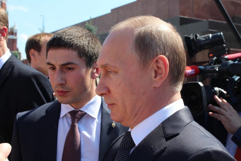 Russia, Putin: “Le elite europee stanno provocando il caos”