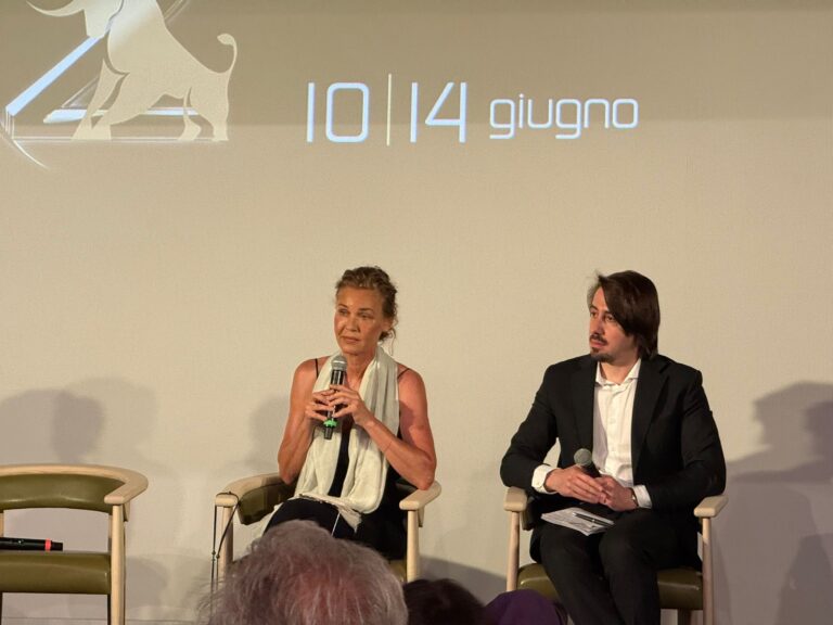 Connie Nielsen a Taormina: “Ascoltate la vostra voce. Le idee sono il cuore dell’arte” Connie Nielsen a Taormina: “Ascoltate la vostra voce. Le idee sono il cuore dell’arte”