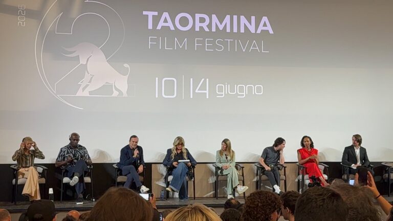 Taormina capitale del cinema: l’abbraccio della Sicilia al cast di House of the Dragon Taormina capitale del cinema: l’abbraccio della Sicilia al cast di House of the Dragon