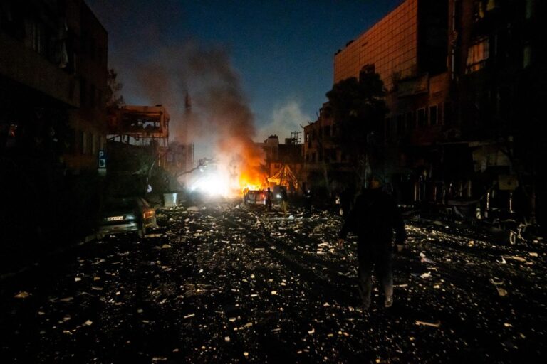 Nuovi attacchi tra Israele e Iran. Trump aveva chiesto a Netanyahu di non reagire ai missili di Teheran