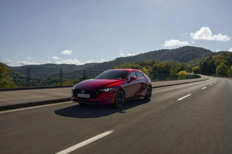 La nuova Mazda3 2027 ancora più sicura e raffinata