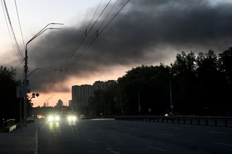 Ucraina, massiccio attacco russo nella notte. Numerosi morti, centinaia di feriti