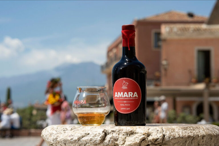 Amaro Amara inaugura la bella stagione con una cena esclusiva sul mare di Taormina