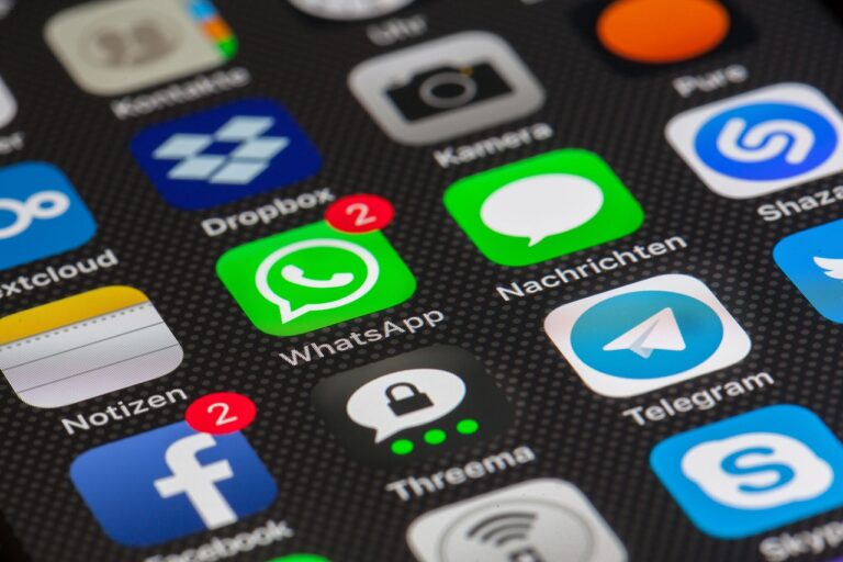 WhatsApp cambia look su Android: arriva la nuova interfaccia in stile iPhone