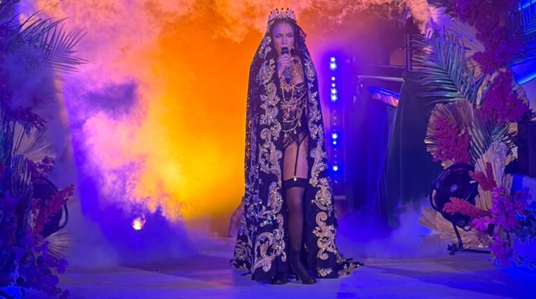 Jennifer Lopez meravigliosa al party di Dolce&Gabbana: il look che rende omaggio al Barocco siciliano