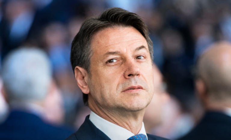 Conte: “Questo governo sta con i poteri forti”