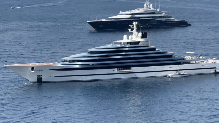A Taormina approda Kaos, il super-yacht da 300 mln della miliardaria Nancy Walton