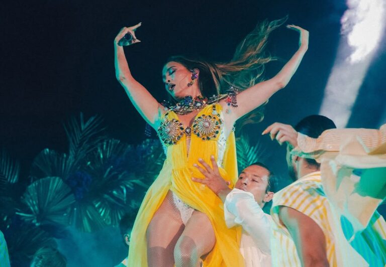 Verissimo (Canale 5) celebra JLO: “Ha conquistato Taormina. Grandi emozioni sotto il cielo di Sicilia”