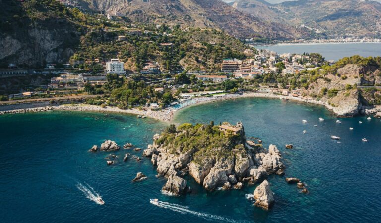 Turista colta da malore a Isola Bella, dipendente dell’Hotel La Plage le salva la vita