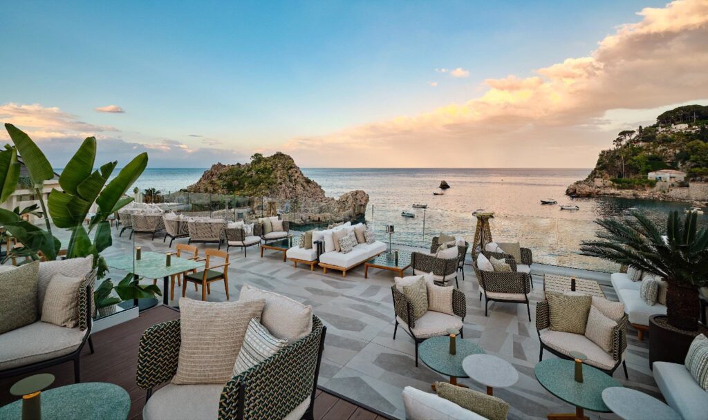 Voihotels (Gruppo Alpitour): la qualità spinge in alto la redditività. Nel 2025 l'ebitda margin al 28,1% 1 Mazzaro Sea Palace Taormina