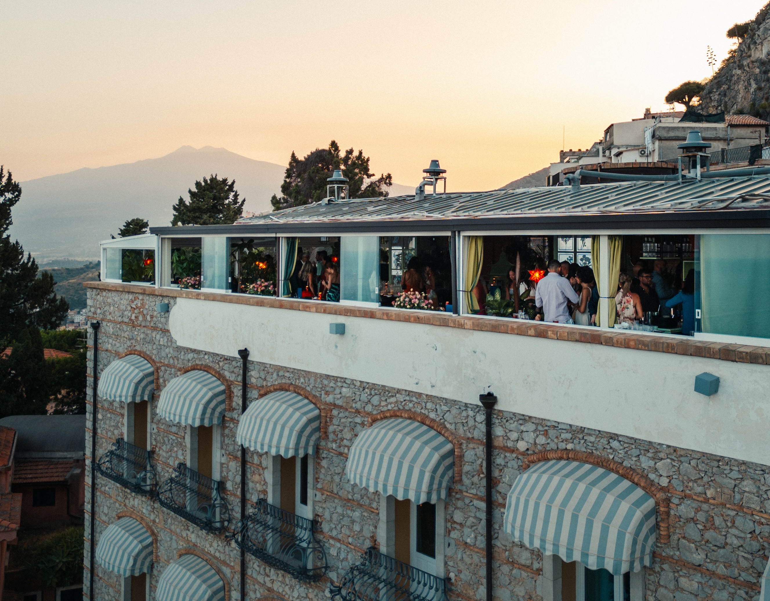 Taormina, grande successo del launch RAARO Firenze per Hotel Villa Carlotta 1 RAARO x Hotel Villa Carlotta 2607 P2