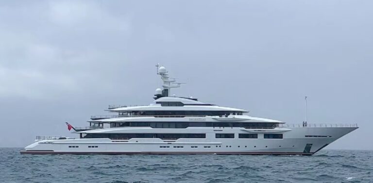 A Taormina il super-yacht DreAMBoat, gioiello da 195 mln del proprietario di Atlanta Falcons