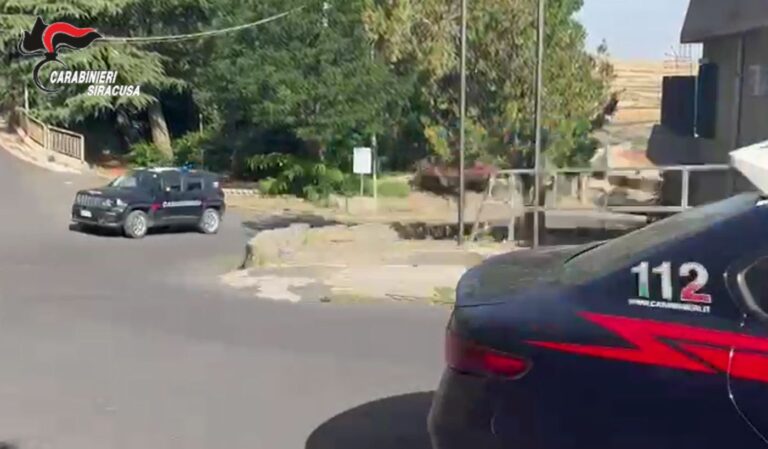 Smantellata dai Carabinieri di Noto una banda che rubava e “ripuliva” auto per poi rivenderle, 5 arresti