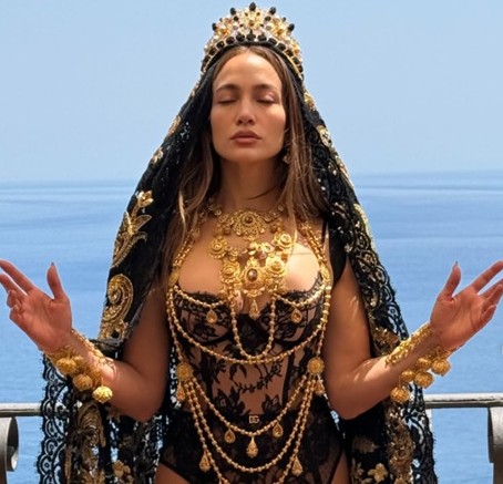 Parigi, Wimbledon e Taormina: l'album europeo di Jennifer Lopez fa il giro del mondo (FOTO) 1 jlo a taormina TN24 11