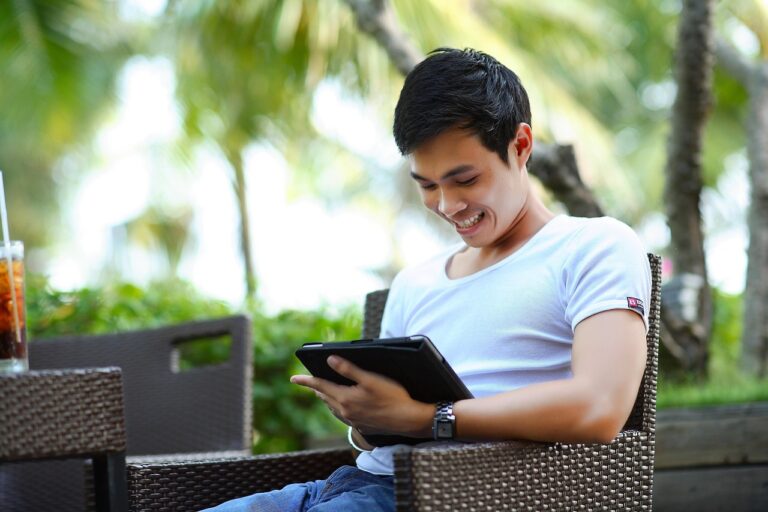 Lotta alle recensioni false online: arriva lo scontrino