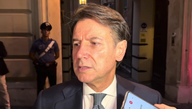 Conte: “Costo del carburante fuori controllo, tardivo l’intervento del governo”