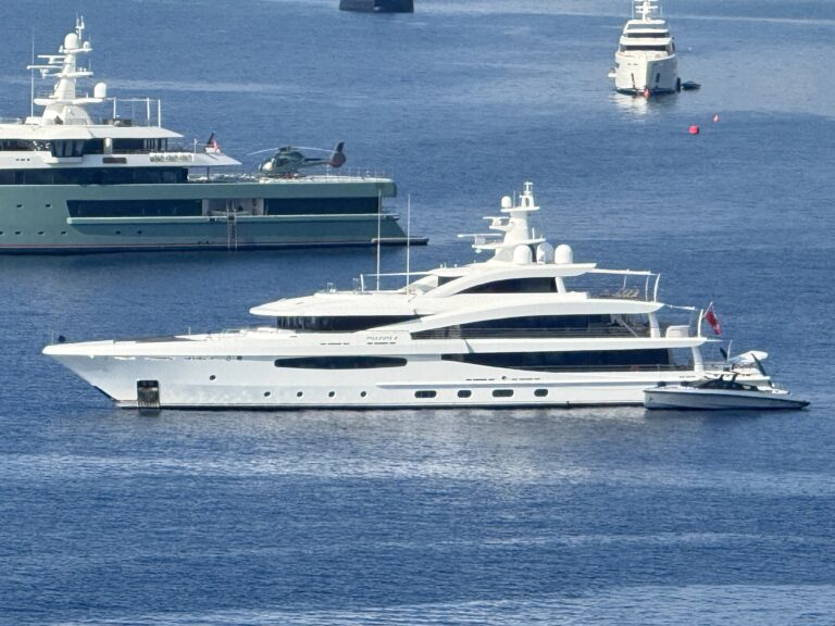 A Taormina il mega-yacht green del magnate Lindsay Fox