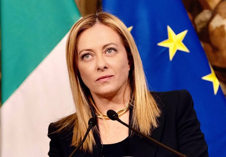 Meloni: “L’economia italiana tiene bene. Prima di noi spread a 240”