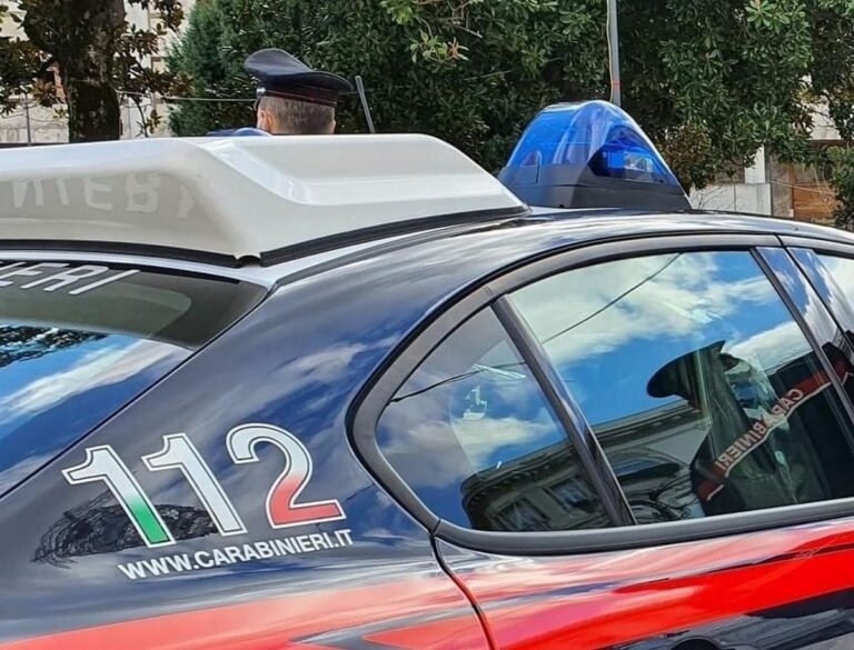 Calabria, donna di 46 anni trovata morta davanti a un ospedale, il compagno rintracciato al porto di Bari