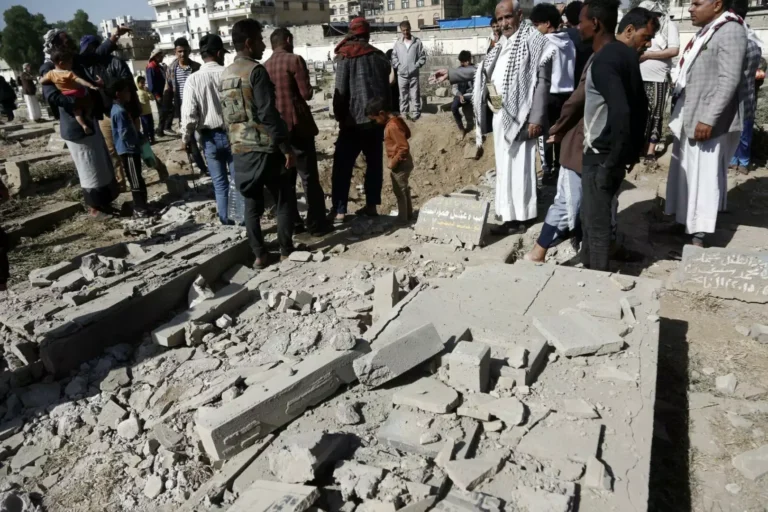 Yemen, le forze governative colpiscono le postazioni degli Houthi