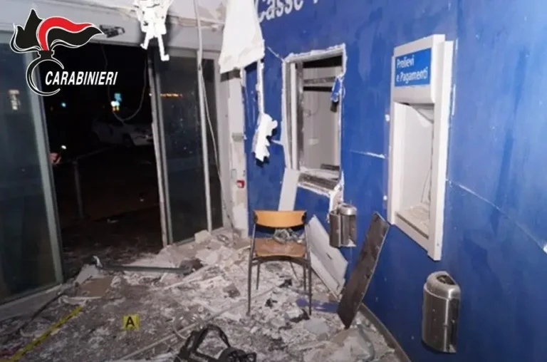 Assalti ai bancomat con la tecnica delle “marmotte” esplosive, 7 arresti