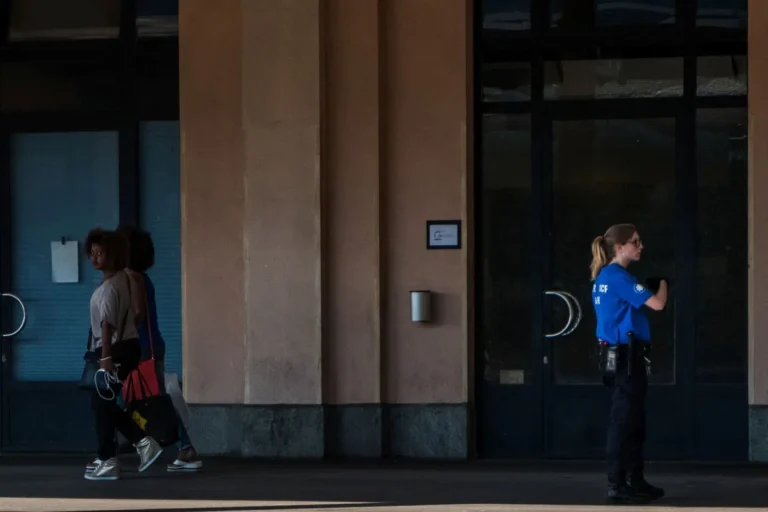 Migranti, la Svizzera riavvia i trasferimenti dei richiedenti asilo verso l’Italia