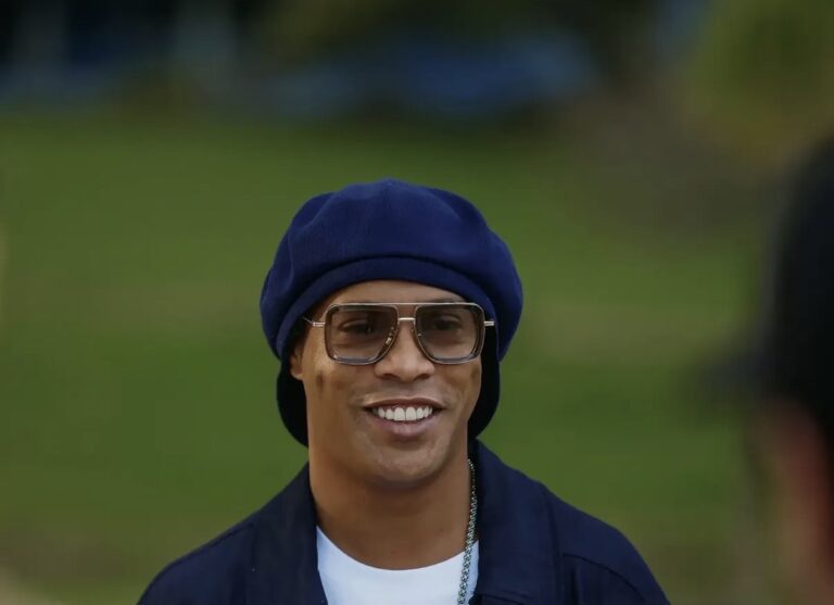 Ronaldinho sbarca a Ravenna: “Felice di essere qui, pronto a dare una mano”