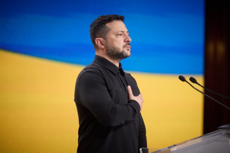 Ucraina, Zelensky: “Piano di pace con Usa e Ue, prevede tregua, zona franca e ritiro delle truppe”
