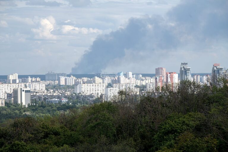 Raid russi nella regione di Kiev, 38 morti e 20 feriti