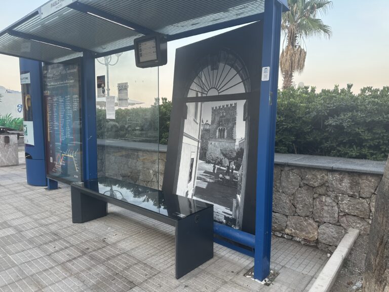 Taormina, vandali danneggiano la pensilina Asm a Mazzeo