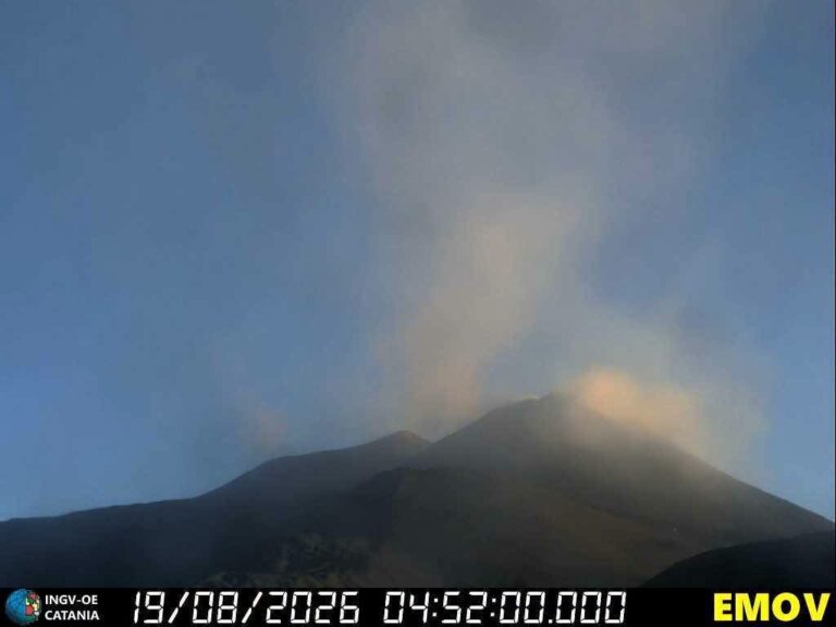 Etna, ripresa l’attività stromboliana alla Voragine: aumenta il tremore vulcanico